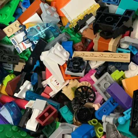 Including five characters Mixed  Bricks Pieces Parts w/ Mini-figure 200 pieces