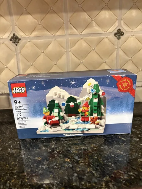 LEGO Seasonal: Winter Elves Scene (40564) New & Sealed!