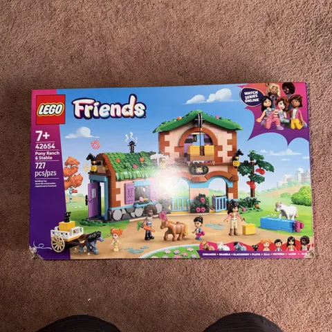 LEGO Friends Pony Ranch & Stable - 42654 - Building Kit - 727 Pcs/Pzs - Sealed