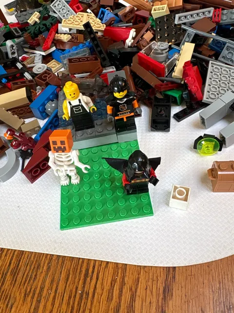 Bulk Lot of 2 Pounds +4 Mini Fig Lego Bricks Parts & Pieces From Different Sets