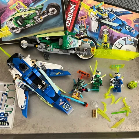 LEGO NINJAGO: Jay and Lloyd's Velocity Racers (71709) Minifigures Hausner