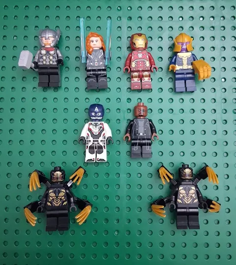 Lego Marvel Super Heroes Minifigures Lot and Accessories