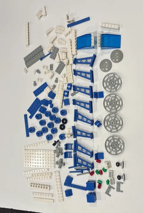 LEGO Space: Space Supply Station 6930 - Over 100 Pieces