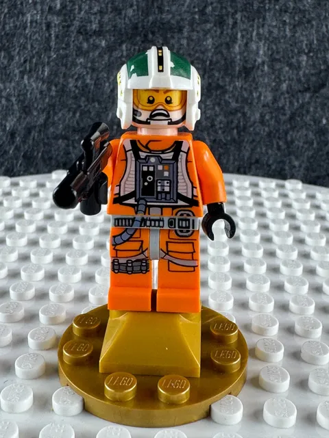 LEGO Star Wars Wedge Antilles SW1081 Rebel Pilot Helmet Blaster Minifigure