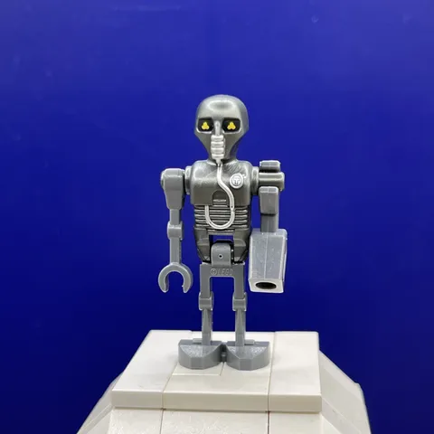 LEGO® Minifig sw0282 - 2-1B Medical Droid (Badge with Letter 'T' Pattern)