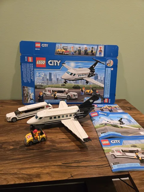 LEGO City: Airport VIP Service (60102) 100% Complete with box and manuals