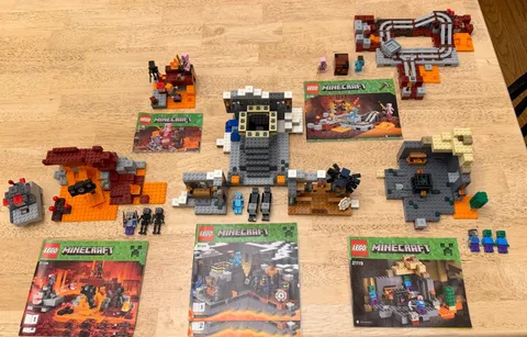 LEGO Minecraft Retired Set Lot! COMPLETE* (21124, 21126, 21139, 21119, 21130)