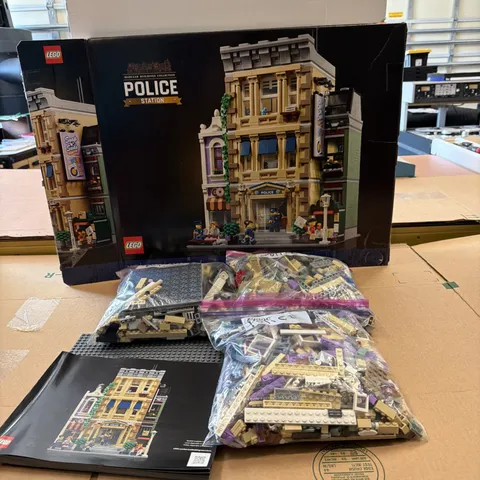 LEGO Icons: Police Station (10278) Complete 