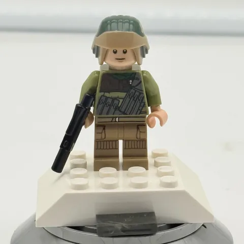 LEGO Star Wars Endor Rebel Trooper Minifigure sw0504 Commando with Blaster
