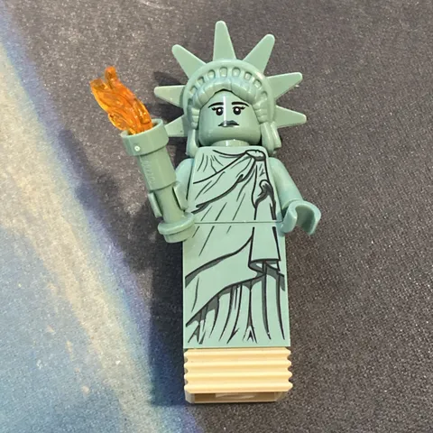 LEGO Minifigures Lady Liberty Statue of Liberty Minifigure w/ Torch Accessory