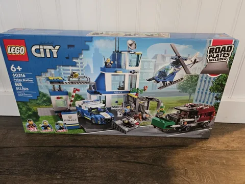 LEGO CITY 60316 Police Station (668 pcs) Building Set w/Truck, Helicopter ~ NEW!