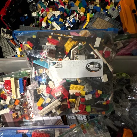 TWO POUNDS OF LEGO Bulk Lot Mixed Bricks Pieces Parts Multicolor