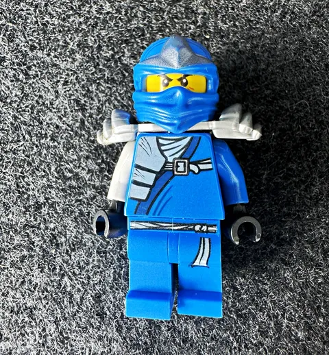 LEGO NINJAGO Blue Ninja Minifigure w/ Silver Shoulder Armor Plastic