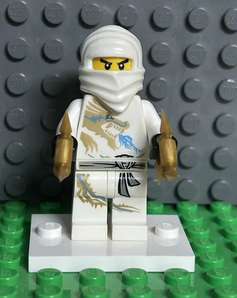 LEGO NINJAGO Zane ZX w/Shurikens of Ice njo031 Retired 2011