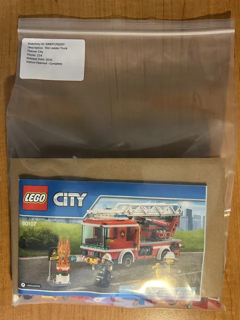 LEGO CITY: Fire Ladder Truck (60107) - Complete with Manual and Minifigures