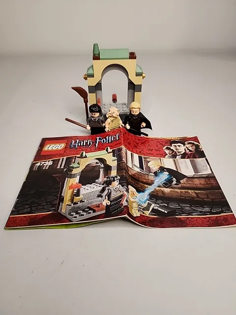 2010 Lego Harry Potter Set 4736: Freeing Dobby Retired with Manual INCOMPLETE