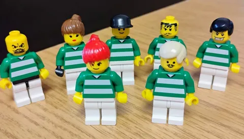 Lego Minifigures LOT (7) Green and White Soccer Players 