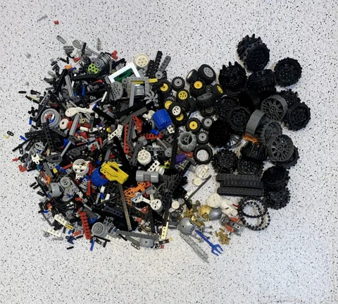 Lego Technic & Bionicle Pieces 4 + Pounds Tires Tracks Wheels Mask