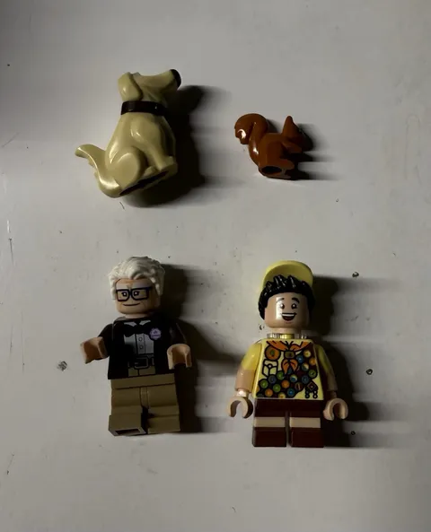 LEGO 'Up' House Carl + Russell + Dug Minifigures 43217 Disney Pixar