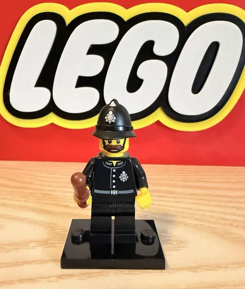 Lego CMF Series 11 Constable Minifigure With Accessory