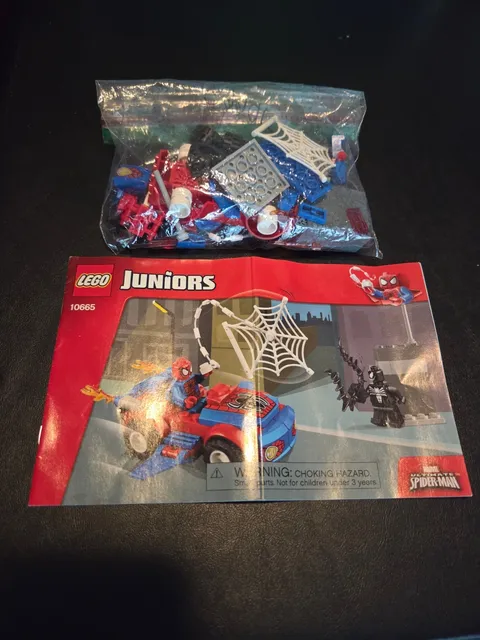 LEGO Juniors: Spider-Man: Spider-Car Pursuit (10665) - Complete