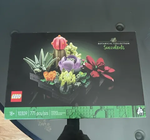 LEGO Icons Botanical Succulents Set 10309 771pcs 18+ Brick Separator Box