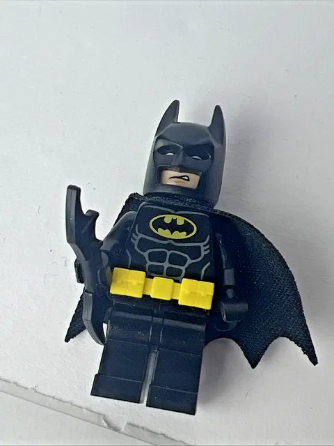 LEGO Batman Minifigure Head Type 3 sh0329 Super Heroes DC CMF Retired HTF