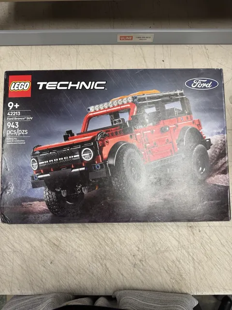 LEGO Technic Ford Bronco 42213 SUV Building Set 943 Pc Off Road Truck
