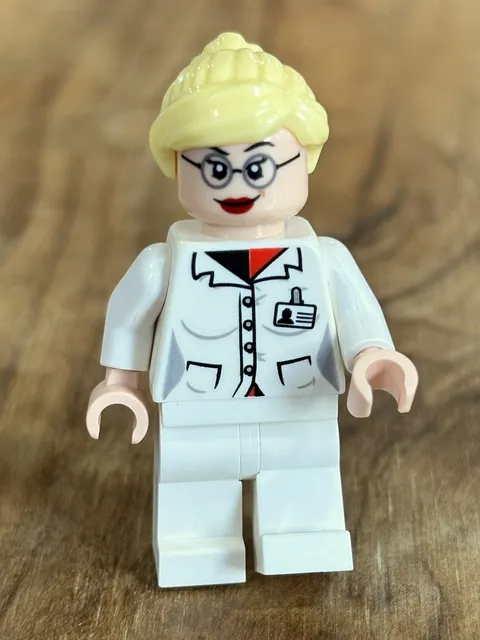 LEGO Minifigure Dr. Harleen Quinzel SH0057 - Rare LEGO Supervillian Dr Harleen