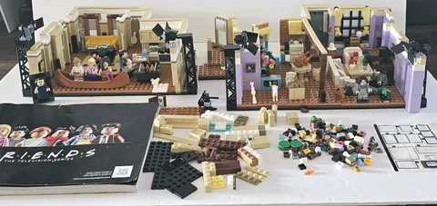 Lego Friends The Apartments- Used-Incomplete 10292 W/figures & Manual 