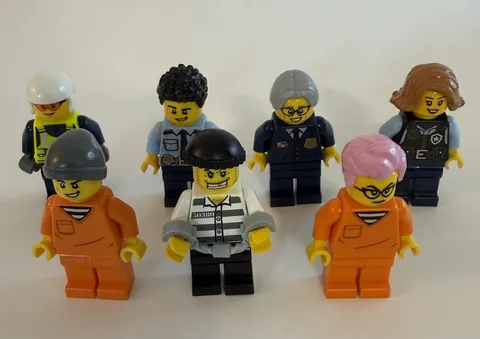 Lot of 7 Lego Police Officers And Criminals Pre-Owned 
