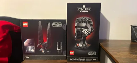 LEGO Star Wars Kylo Ren’s starship 75406 + kylo ren’s helmet 75415 bundle