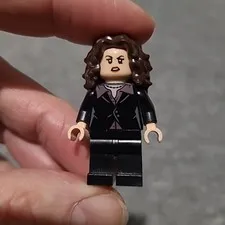 Seinfeld LEGO Ideas Minifigure 21328 Elaine Benes RETIRED HTF 