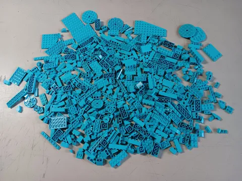 LEGO BULK LOT 560 MEDIUM BLUE AZURE PLATES BRICKS & SPECIALTY PIECES