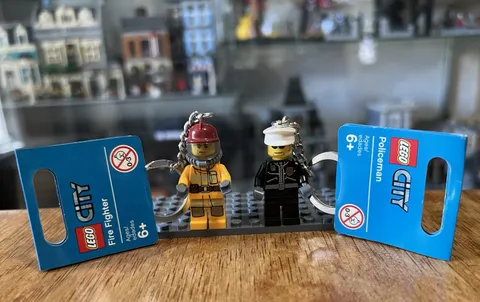 2006 LEGO City Lot 851626 Policeman 2012 Firefighter 853375 Minifigure Keychain