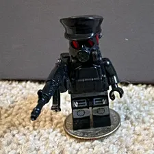 Custom LEGO Black Minifigure w/ Red head, Black Hat, Vest & Rifle Weapons