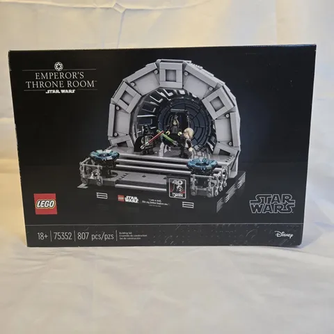 LEGO Star Wars: Emperor's Throne Room Diorama (75352) Retired - New Sealed
