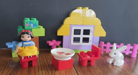 Lego Duplo Disney Princess SNOW WHITE'S COTTAGE #6152 Complete No Box