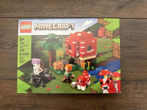 LEGO Minecraft: The Mushroom House (21179) Unopened Box