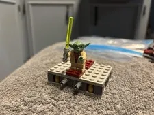 LEGO Star Wars Yoda Minifigure (sw0446) Rubber Head, Clone Wars 75002 AT-RT 2013