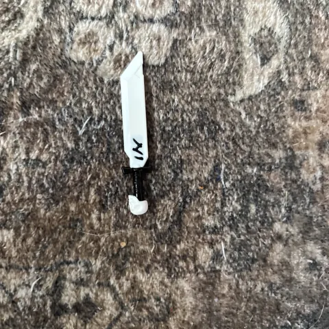 LEGO - Minifig, Sword - White Skull Pommel & Blade (Ivory Blade of Deliverance)