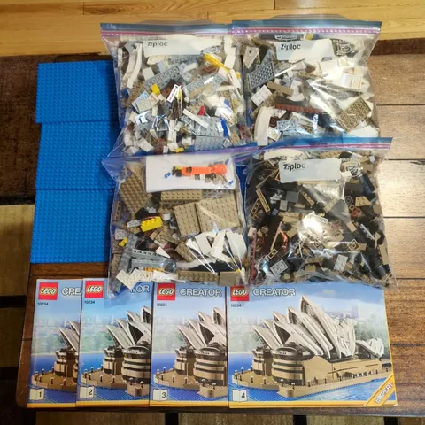 USED - Retired LEGO Creator Collector Set  - Sydney Opera House (10234) 