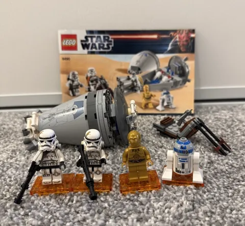LEGO Star Wars: Droid Escape Star Wars (9490) Mostly Complete with mini figures