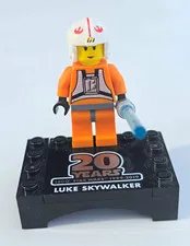 LEGO Star Wars Luke Skywalker Minifigure w/ Blue Lightsaber & 20 Years Stand