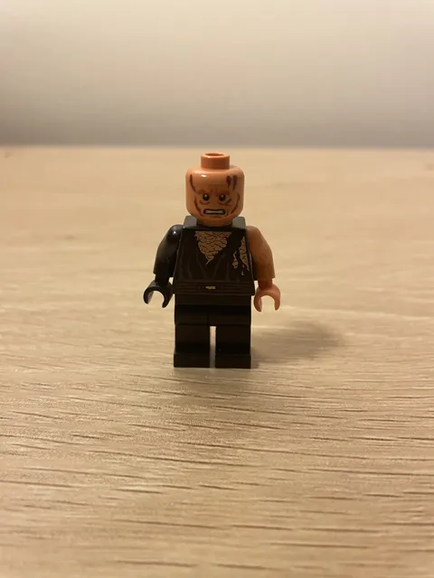 Lego Star Wars Anakin Skywalker - Battle Damaged SW0283 Minifigure (No Helmet)