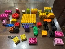 LEGO DUPLO LOT INCLUDES PIECES SHOWN *CLEAN*