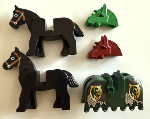 Lot 5 PCLEGO Vintage Castle~2 Black Horses(Moveable Heads)~1 Cover~2 head covers