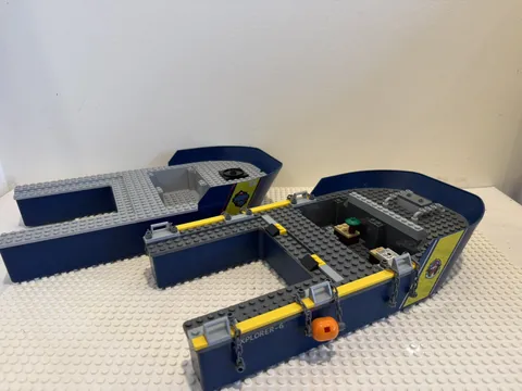 LEGO Boat Hull & Deck lot 40x20x7-18912 &18912-Ocean Exploration 60095