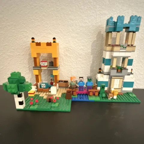 LEGO Minecraft The Crafting Box 4.0 21249 w/ Manual, Figures, and Open Box