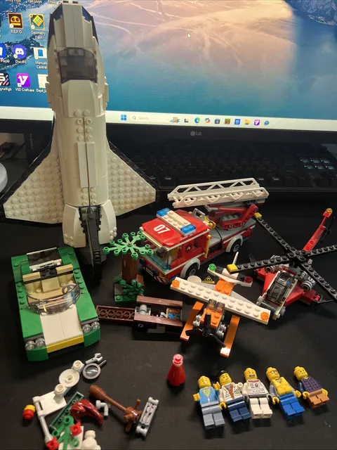 Lego City Creator Vehicles, Minifigures, And More!  Huge Lot!